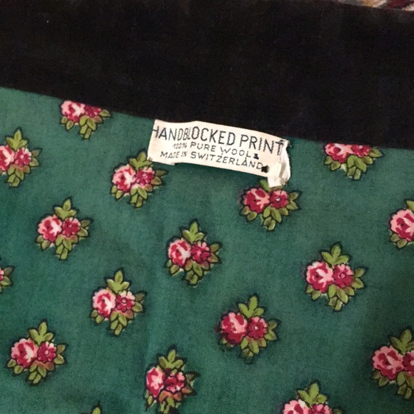 Authentic Switzerland 🇨🇭 shoulder wrap. - Picture 3 of 8